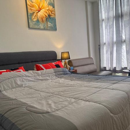 Roxy Apartment Кучінг Екстер'єр фото