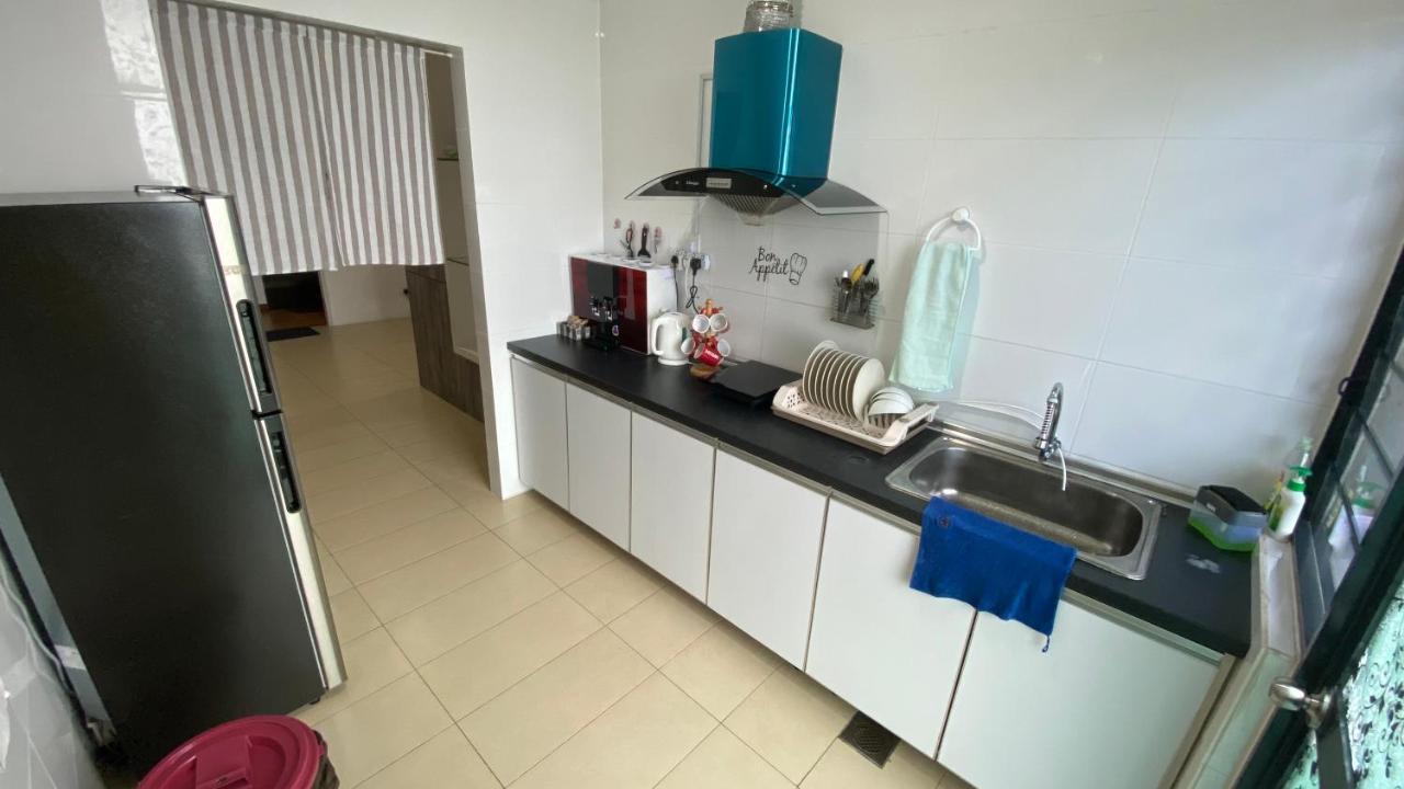 Roxy Apartment Кучінг Екстер'єр фото