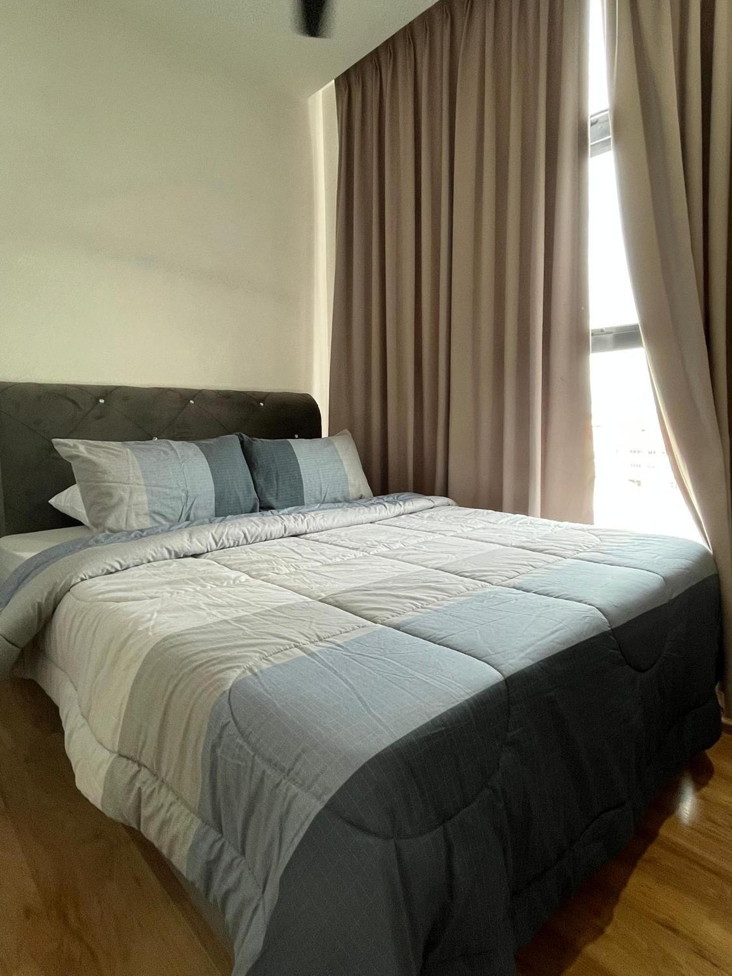 Roxy Apartment Кучінг Екстер'єр фото