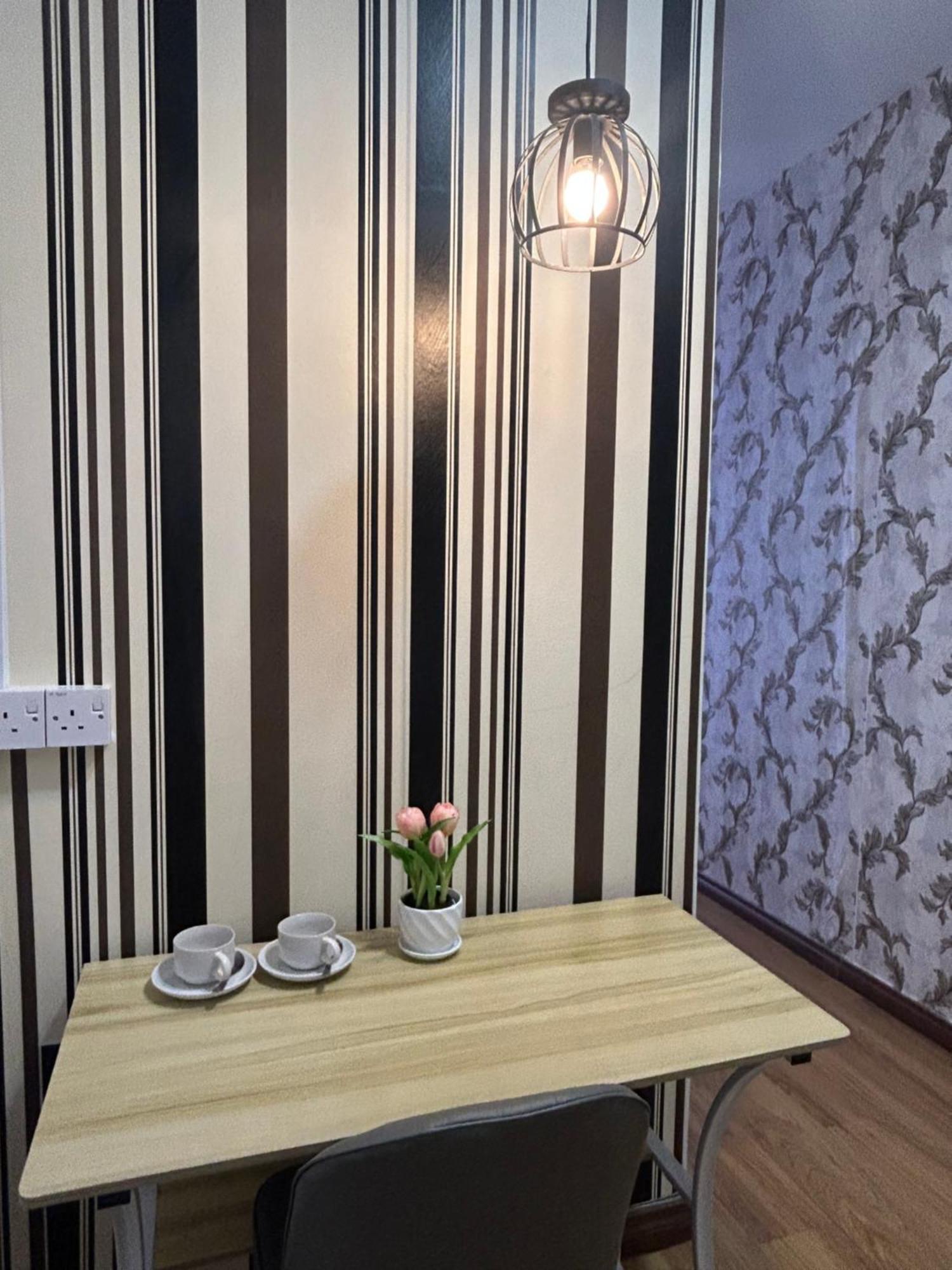 Roxy Apartment Кучінг Екстер'єр фото
