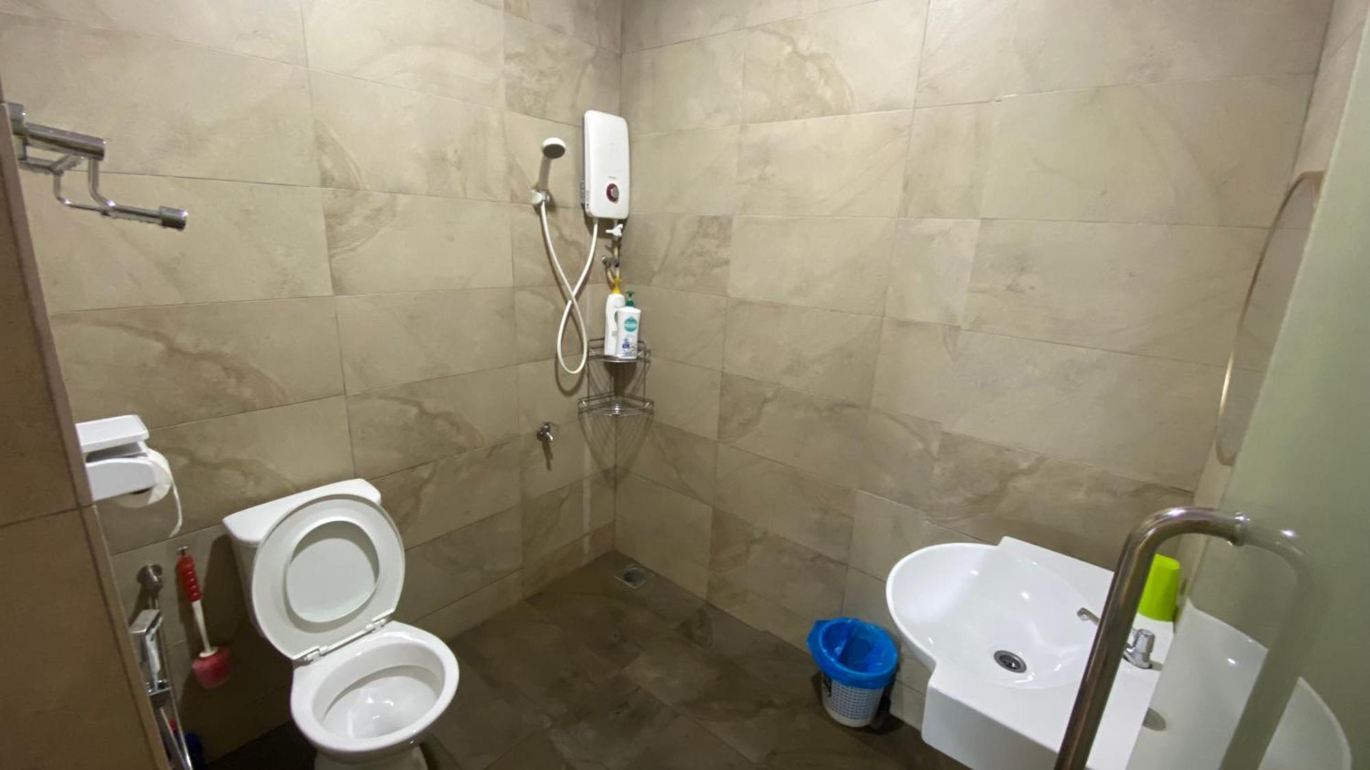 Roxy Apartment Кучінг Екстер'єр фото