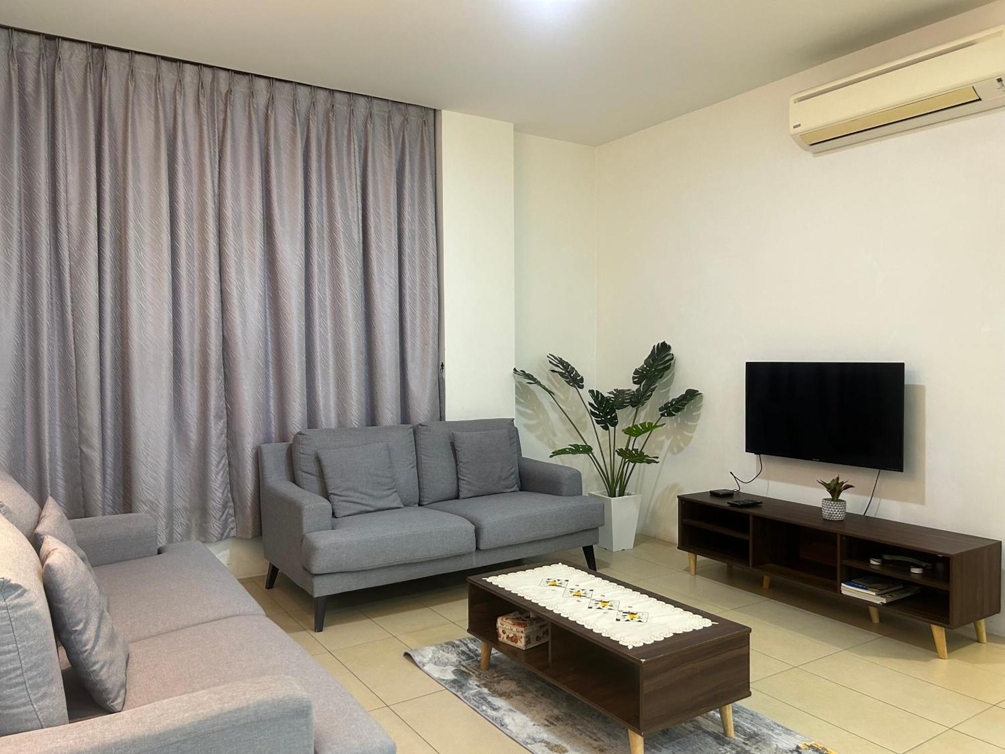 Roxy Apartment Кучінг Екстер'єр фото