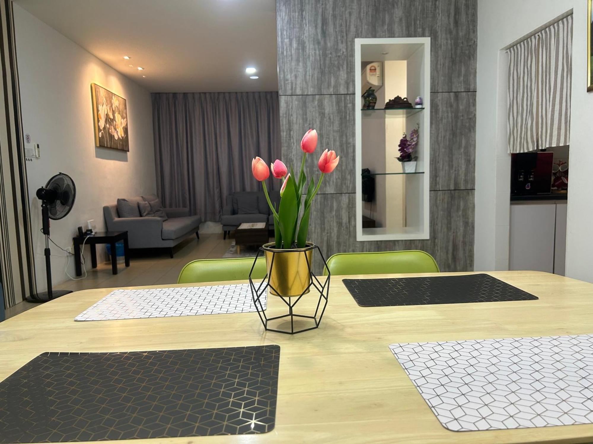 Roxy Apartment Кучінг Екстер'єр фото