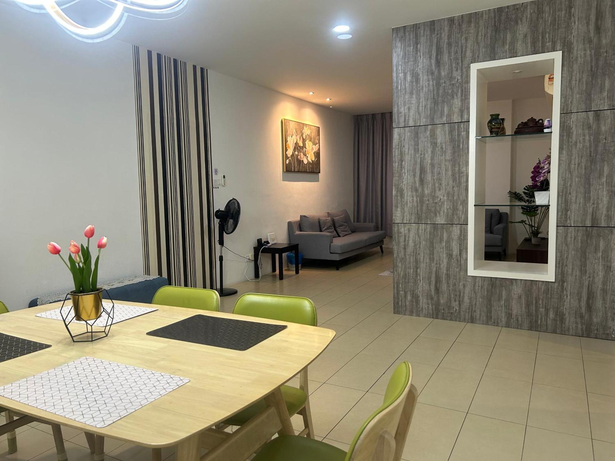 Roxy Apartment Кучінг Екстер'єр фото