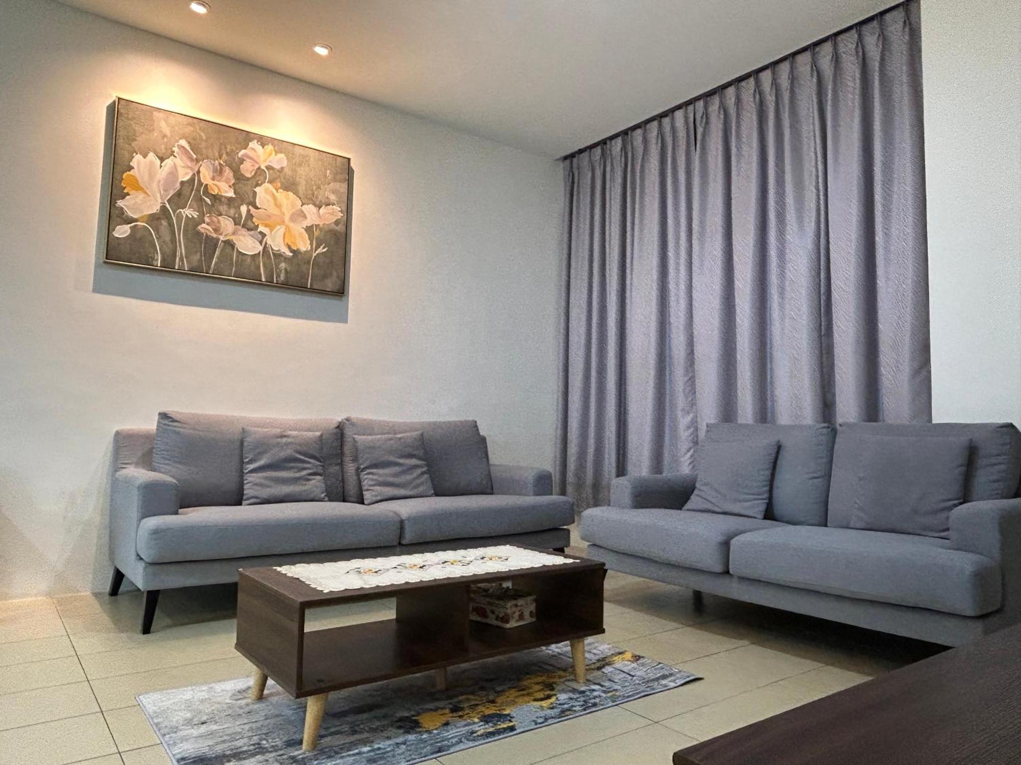 Roxy Apartment Кучінг Екстер'єр фото