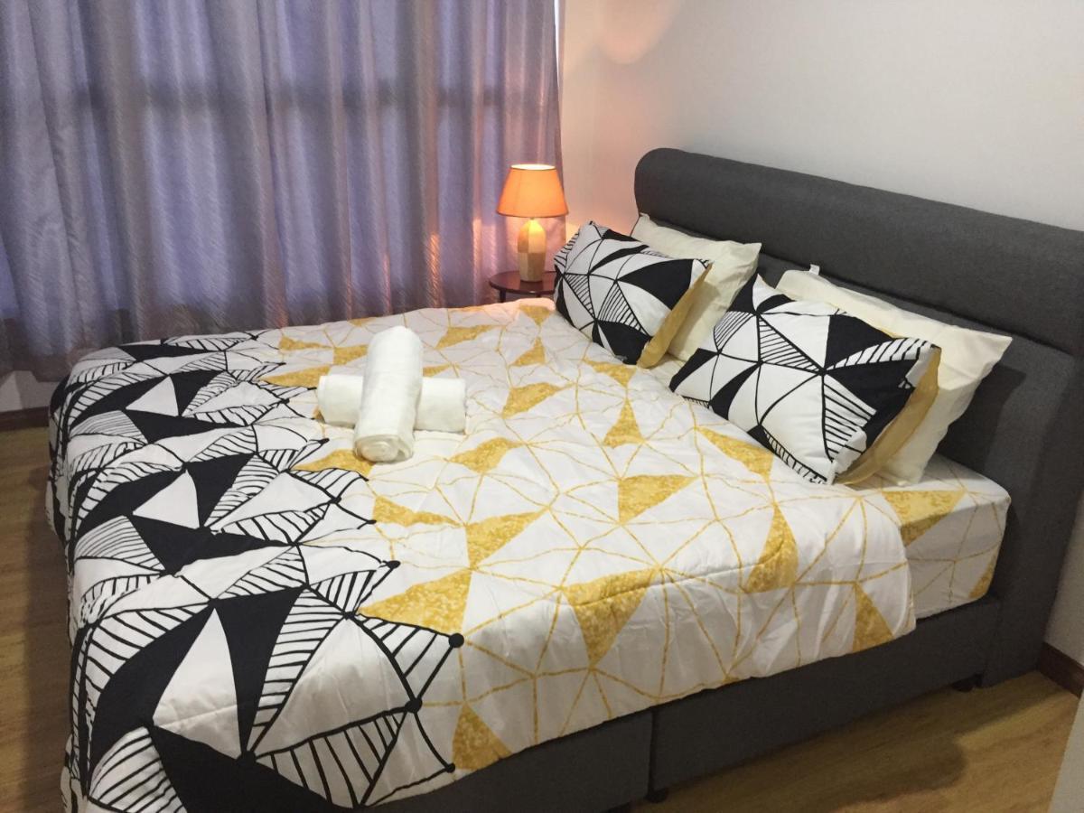 Roxy Apartment Кучінг Екстер'єр фото